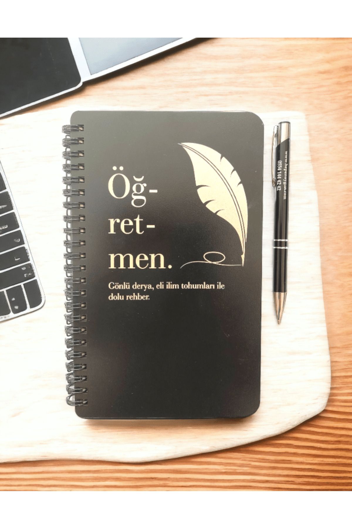 Öğretmen Temalı Öğretmenler Günü Hediyesi Ahşap Kapaklı Defter Kalem Seti