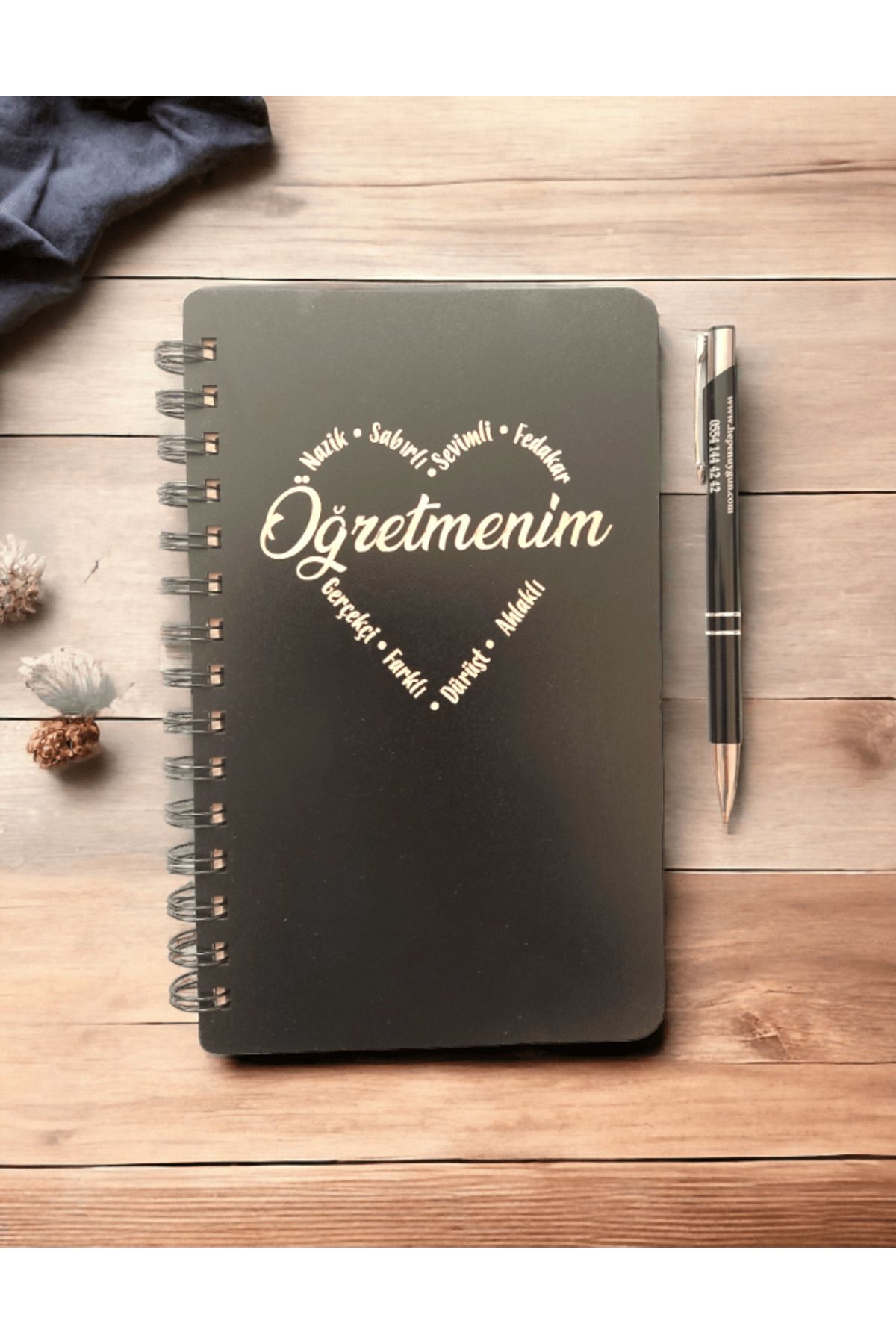 Öğretmen Temalı Öğretmenler Günü Hediyesi Ahşap Kapaklı Defter Kalem Seti