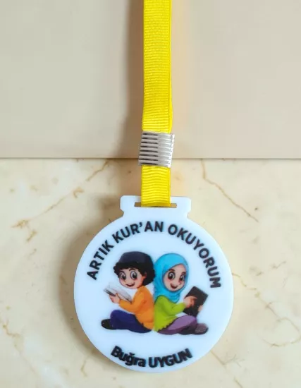Artık Kur’an Okuyorum Beyaz Pleksi Madalya 5 Adet