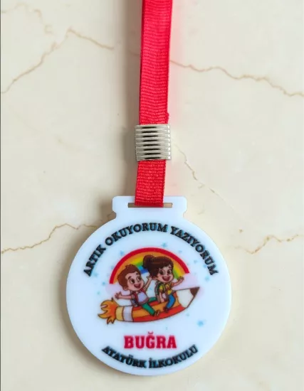 Artık Okuyorum Yazıyorum Beyaz Pleksi Madalya 5 Adet